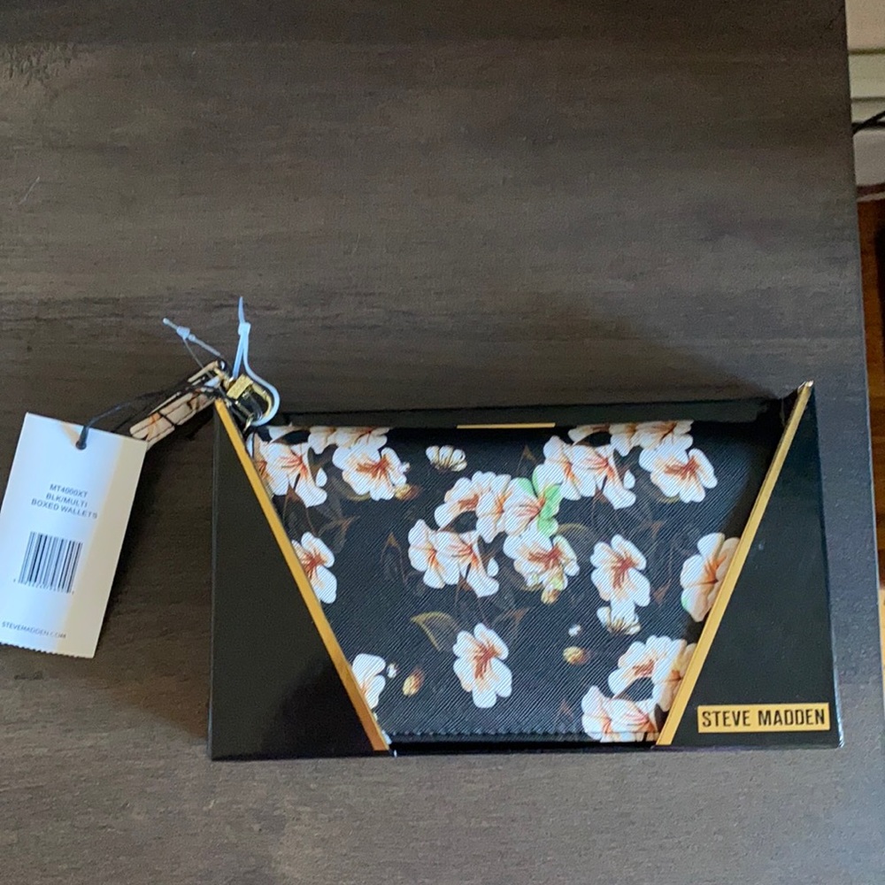 Steve Madden Floral Boxed Wallet